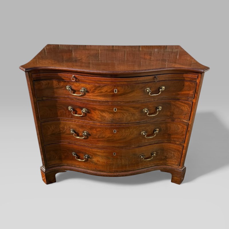 Antique Georgian 1760 Mahogany Serpentine Chest Of Drawers with Brushing Slide